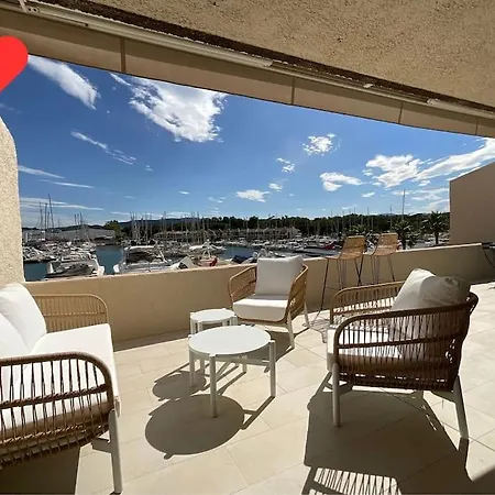 Au Coeur D Un Port * Cogolin